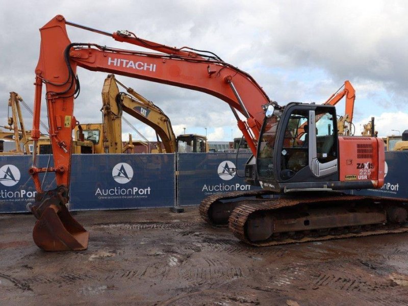 Kettenbagger du type Hitachi ZX225USRLC-3, Gebrauchtmaschine en Antwerpen (Photo 1)