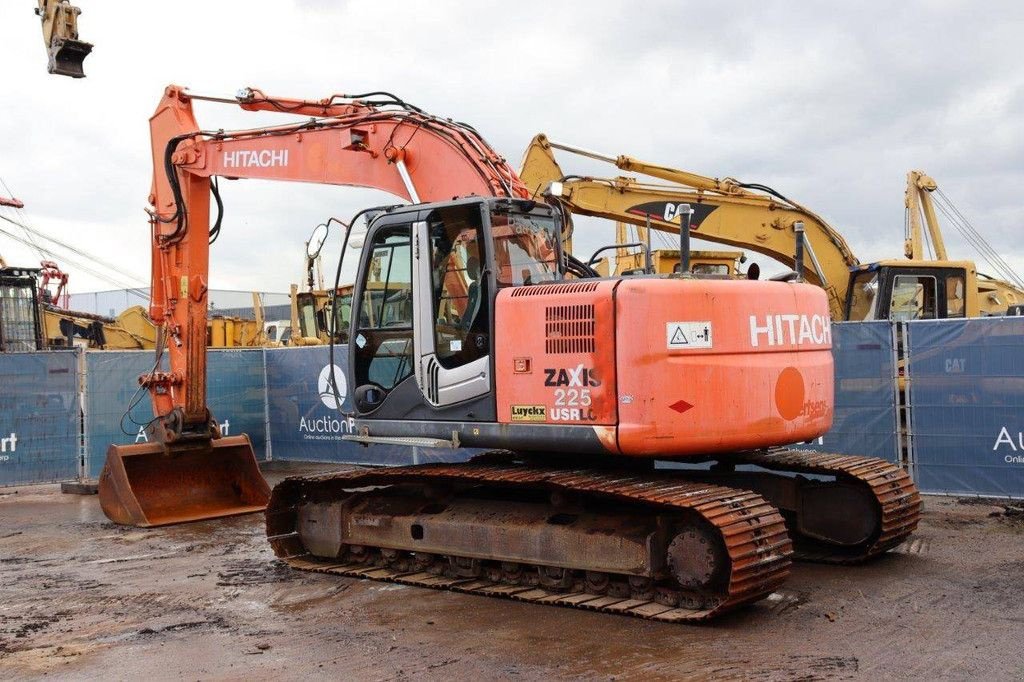 Kettenbagger typu Hitachi ZX225USRLC-3, Gebrauchtmaschine w Antwerpen (Zdjęcie 3)