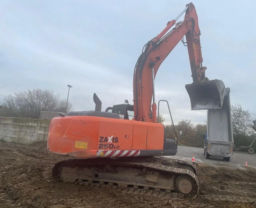 Kettenbagger of the type Hitachi ZX250LC-5B, Gebrauchtmaschine in Wevelgem (Picture 1)