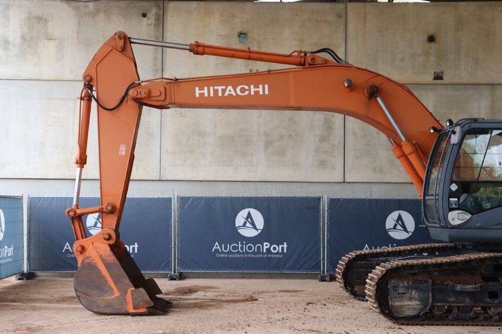 Kettenbagger van het type Hitachi ZX270LC-3, Gebrauchtmaschine in Antwerpen (Foto 11)