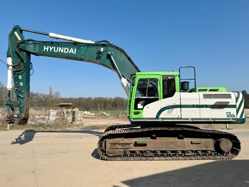 Kettenbagger of the type Hyundai HX300L - New Sprockets + Chains, Gebrauchtmaschine in Veldhoven (Picture 1)