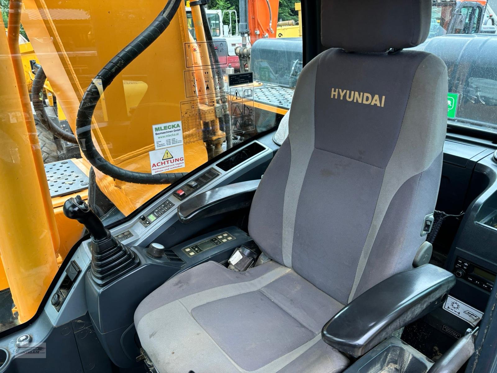 Kettenbagger typu Hyundai R 220 LC-9A, Gebrauchtmaschine w Deutsch - Goritz (Zdjęcie 11)