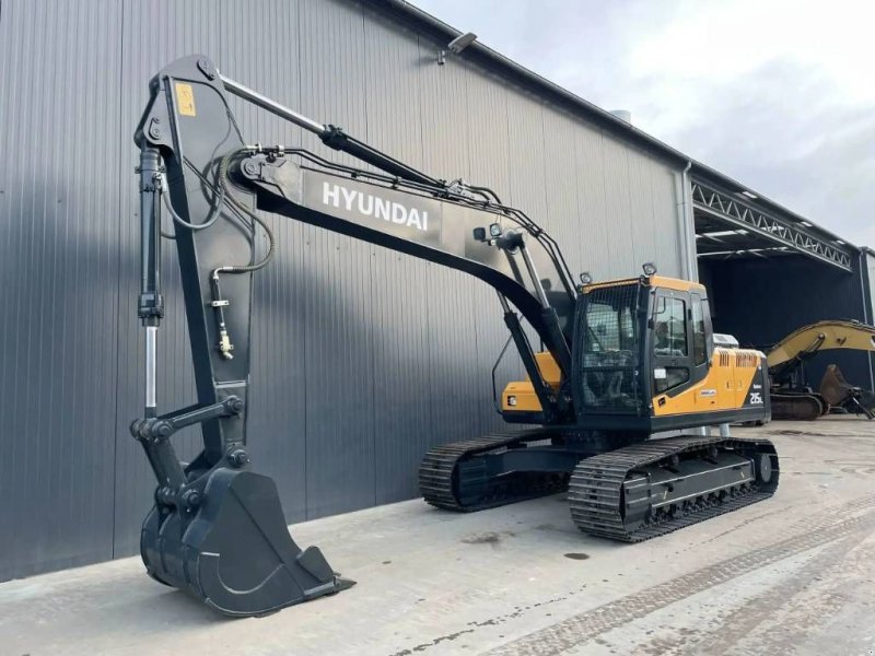 Kettenbagger of the type Hyundai R215L, Neumaschine in Venlo (Picture 1)