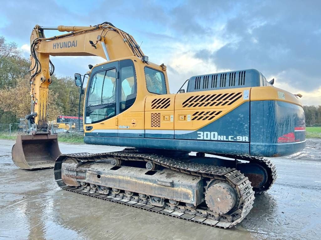 Kettenbagger of the type Hyundai R300 NLC-9A - Hammer Lines / Cummins Engine, Gebrauchtmaschine in Veldhoven (Picture 3)