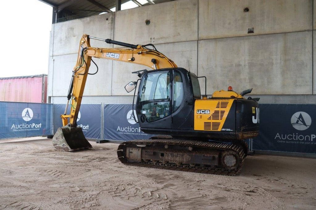 Kettenbagger du type JCB JS130LC, Gebrauchtmaschine en Antwerpen (Photo 3)