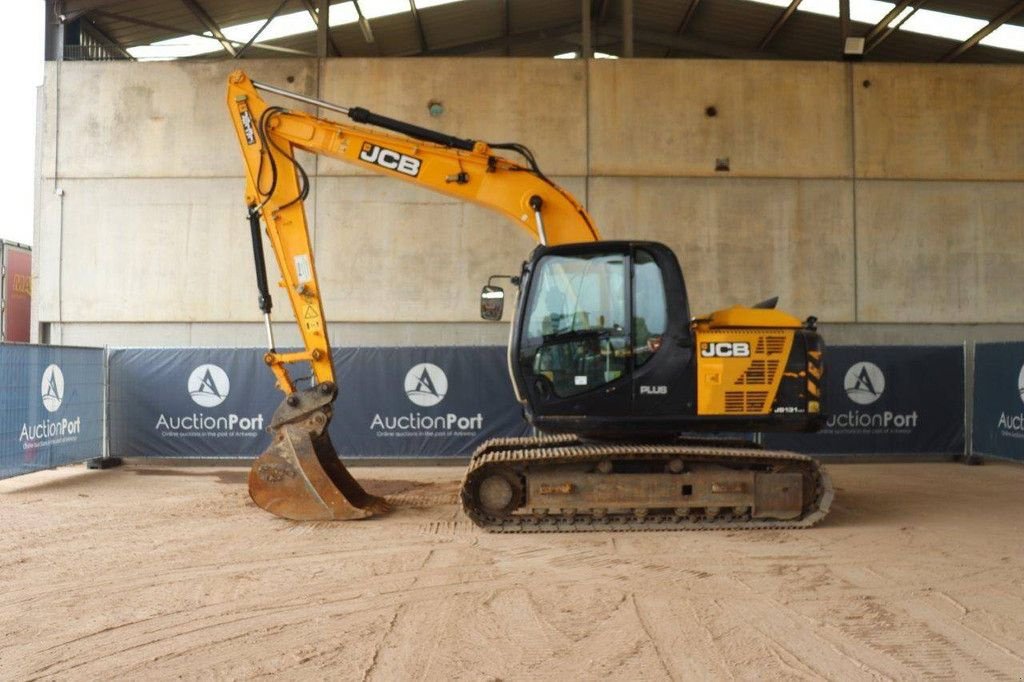 Kettenbagger des Typs JCB JS131 LC+, Gebrauchtmaschine in Antwerpen (Bild 2)