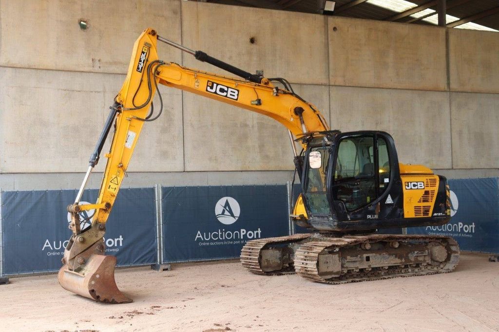 Kettenbagger van het type JCB JS131LC, Gebrauchtmaschine in Antwerpen (Foto 11)