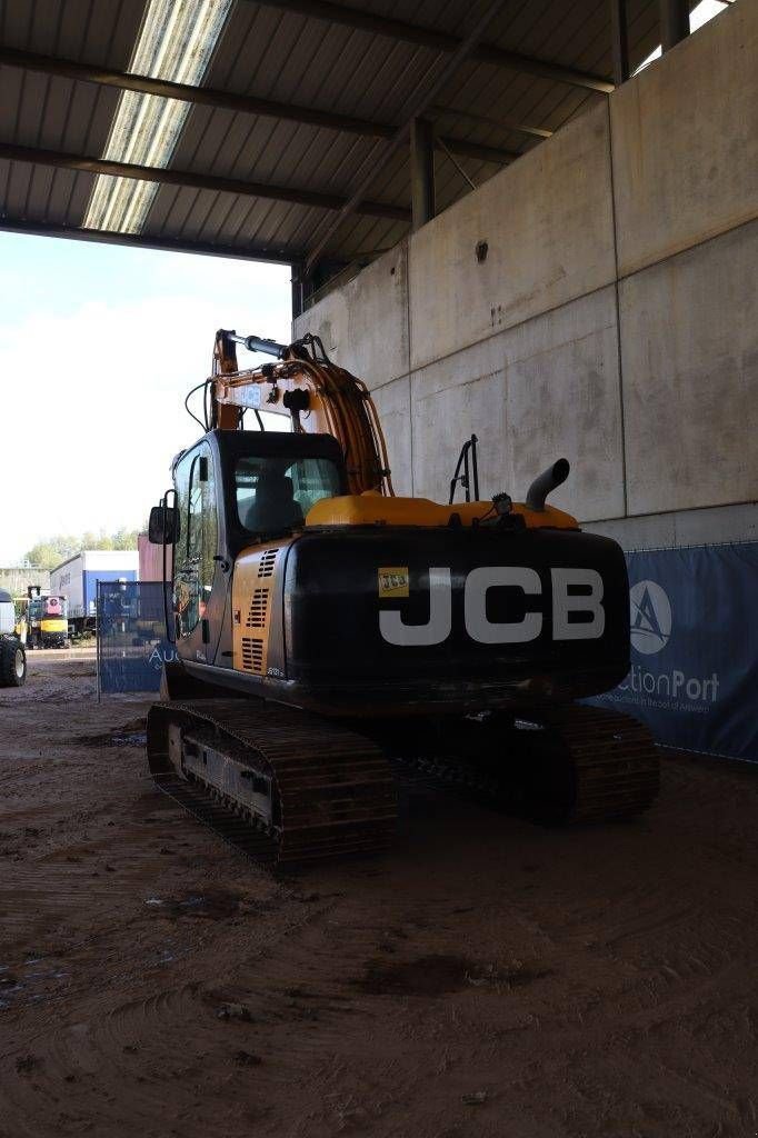 Kettenbagger van het type JCB JS131LC, Gebrauchtmaschine in Antwerpen (Foto 4)