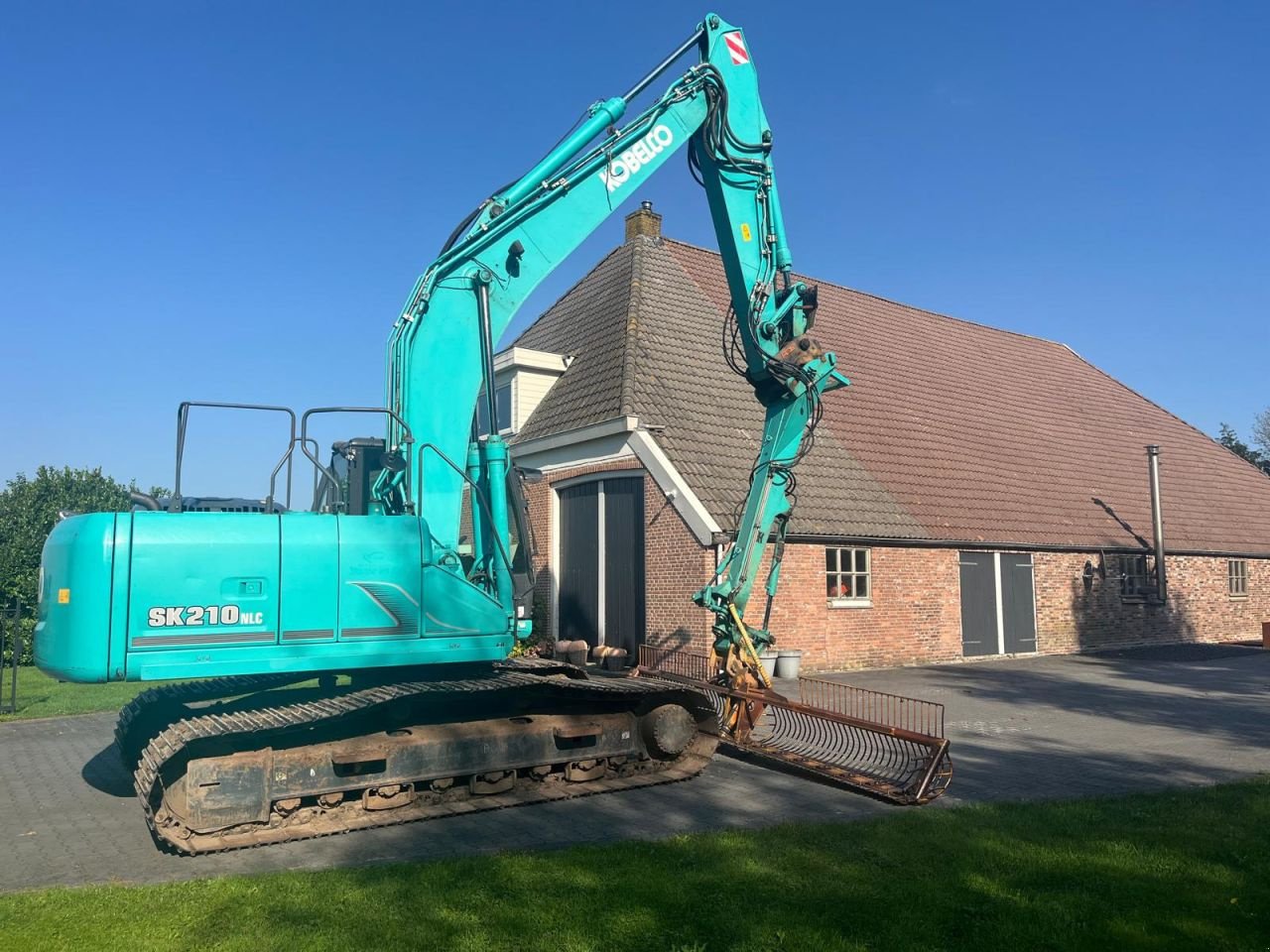 Kettenbagger van het type Kobelco SK210 NLC - 9, Gebrauchtmaschine in Nijelamer (Foto 2)