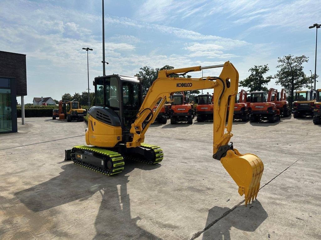 Kettenbagger du type Kobelco SK35SR-6, Gebrauchtmaschine en Antwerpen (Photo 3)