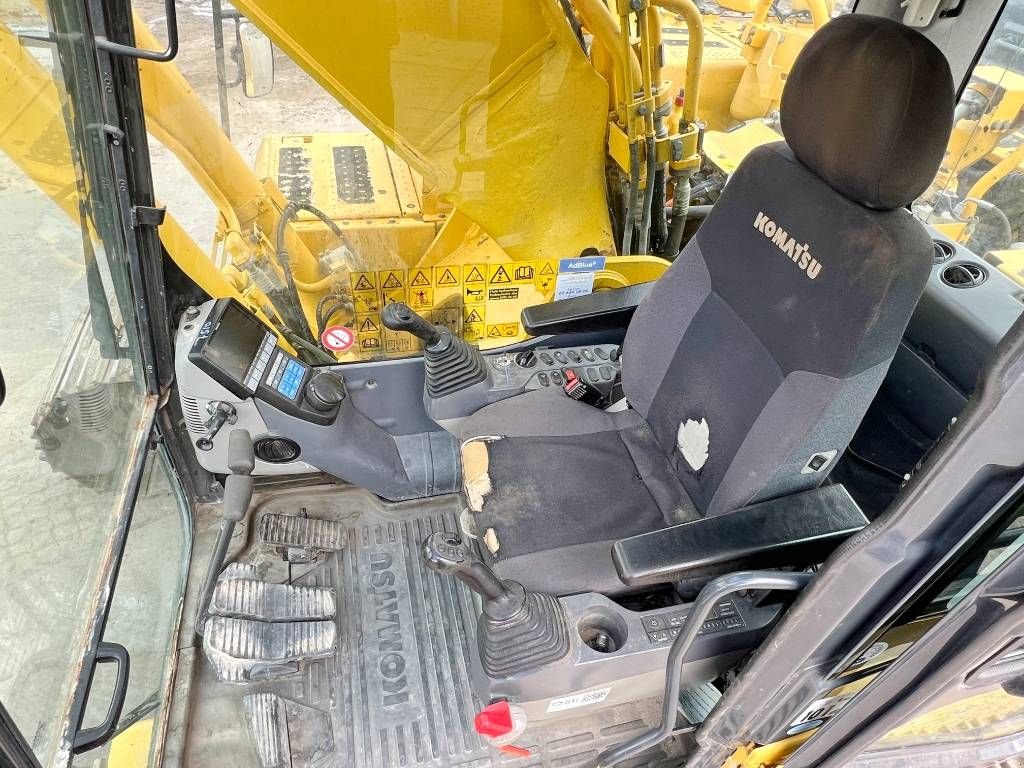 Kettenbagger of the type Komatsu HB365LC - Rear & Side Cameras / Automatic Greasing, Gebrauchtmaschine in Veldhoven (Picture 8)