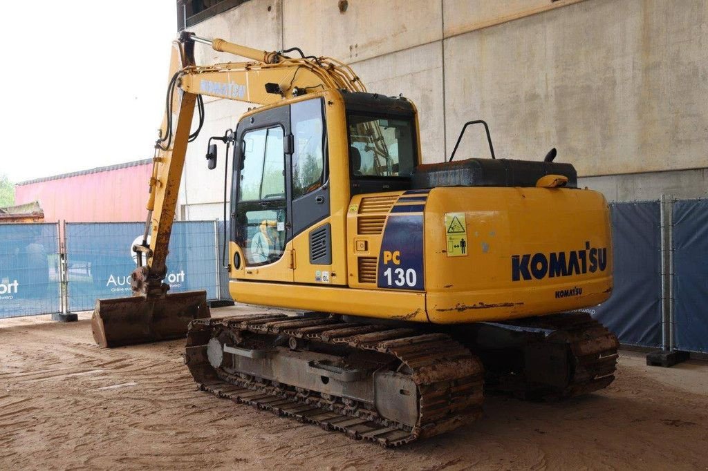 Kettenbagger del tipo Komatsu PC130-8, Gebrauchtmaschine In Antwerpen (Immagine 4)