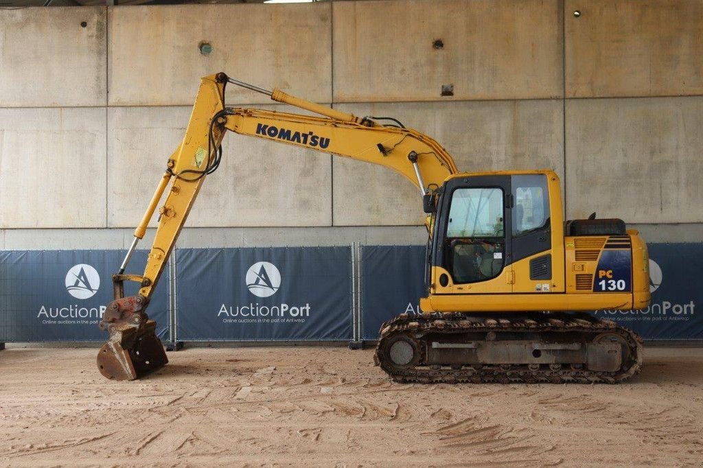 Kettenbagger des Typs Komatsu PC130-8, Gebrauchtmaschine in Antwerpen (Bild 2)