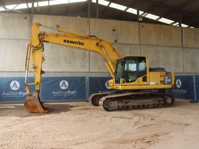 Kettenbagger of the type Komatsu PC210LC-8, Gebrauchtmaschine in Antwerpen (Picture 1)