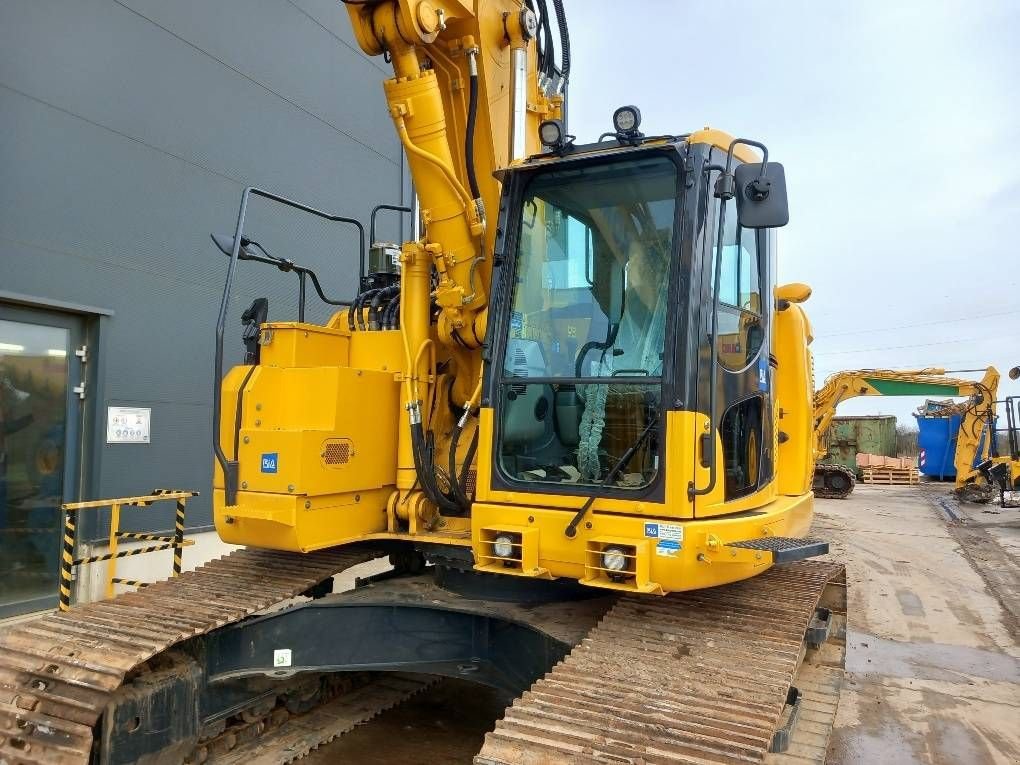 Kettenbagger van het type Komatsu PC228USLC-11E0, Gebrauchtmaschine in Overijse (Foto 10)