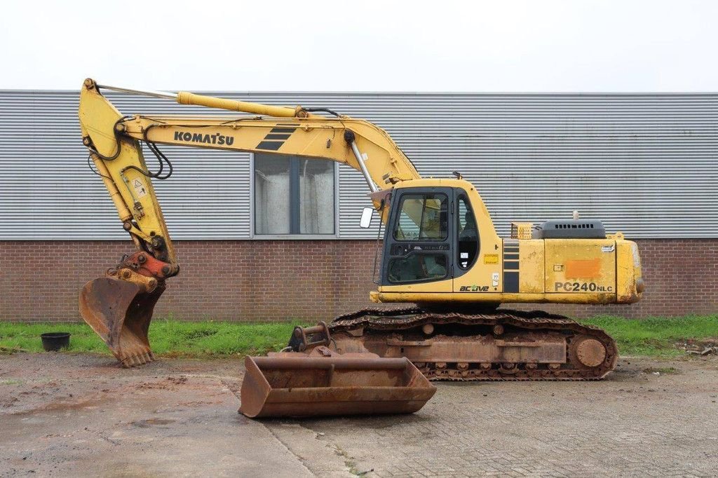 Kettenbagger of the type Komatsu PC240NLC, Gebrauchtmaschine in Antwerpen (Picture 2)