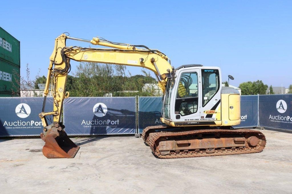 Kettenbagger du type New Holland E135BSR-2, Gebrauchtmaschine en Antwerpen (Photo 1)