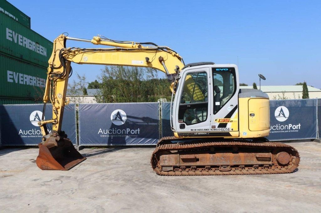 Kettenbagger du type New Holland E135BSR-2, Gebrauchtmaschine en Antwerpen (Photo 2)