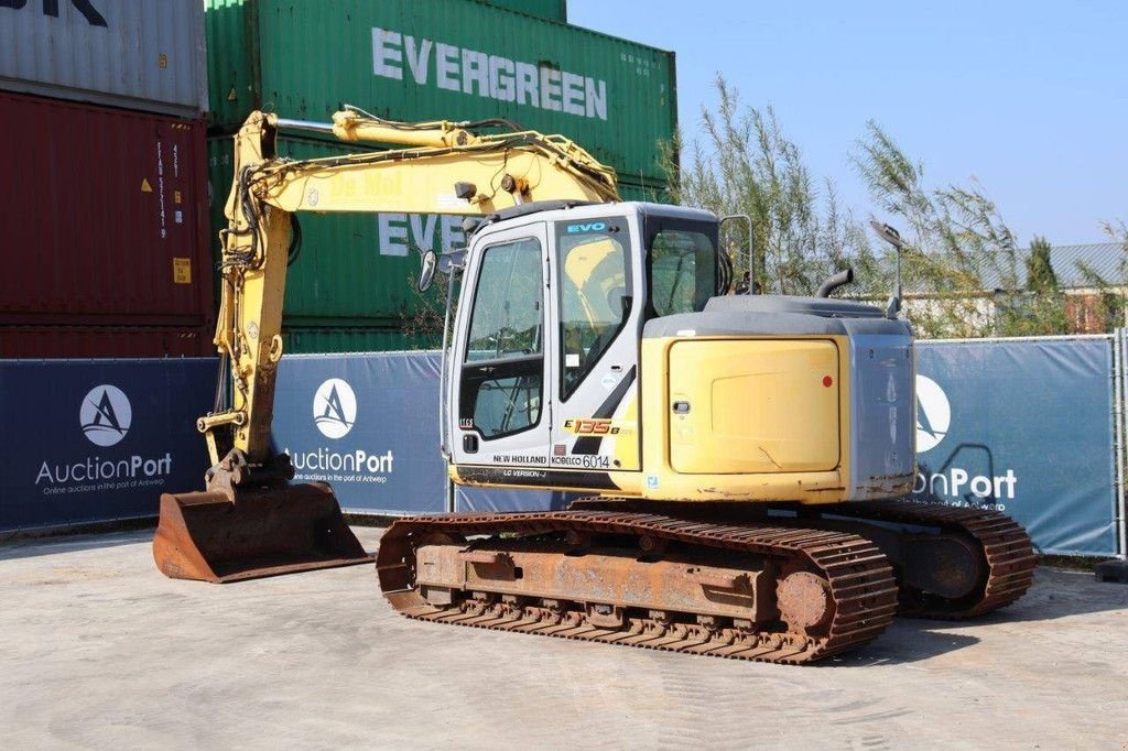 Kettenbagger tip New Holland E135BSR-2, Gebrauchtmaschine in Antwerpen (Poză 3)