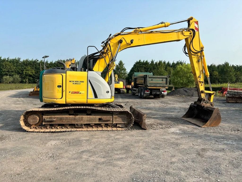 Kettenbagger des Typs New Holland Kobelco E135BSR-2, Gebrauchtmaschine in Wevelgem (Bild 3)