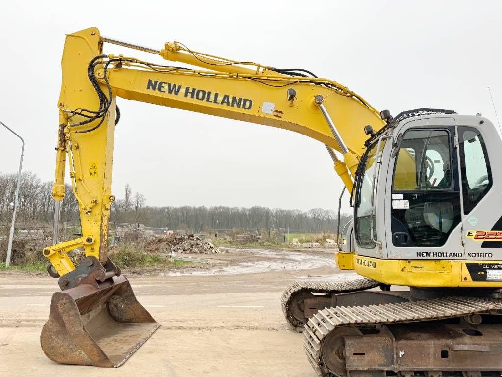 Kettenbagger des Typs New Holland Kobelco E225BSR LC - Quick Coupler / Hammer Lines, Gebrauchtmaschine in Veldhoven (Bild 10)