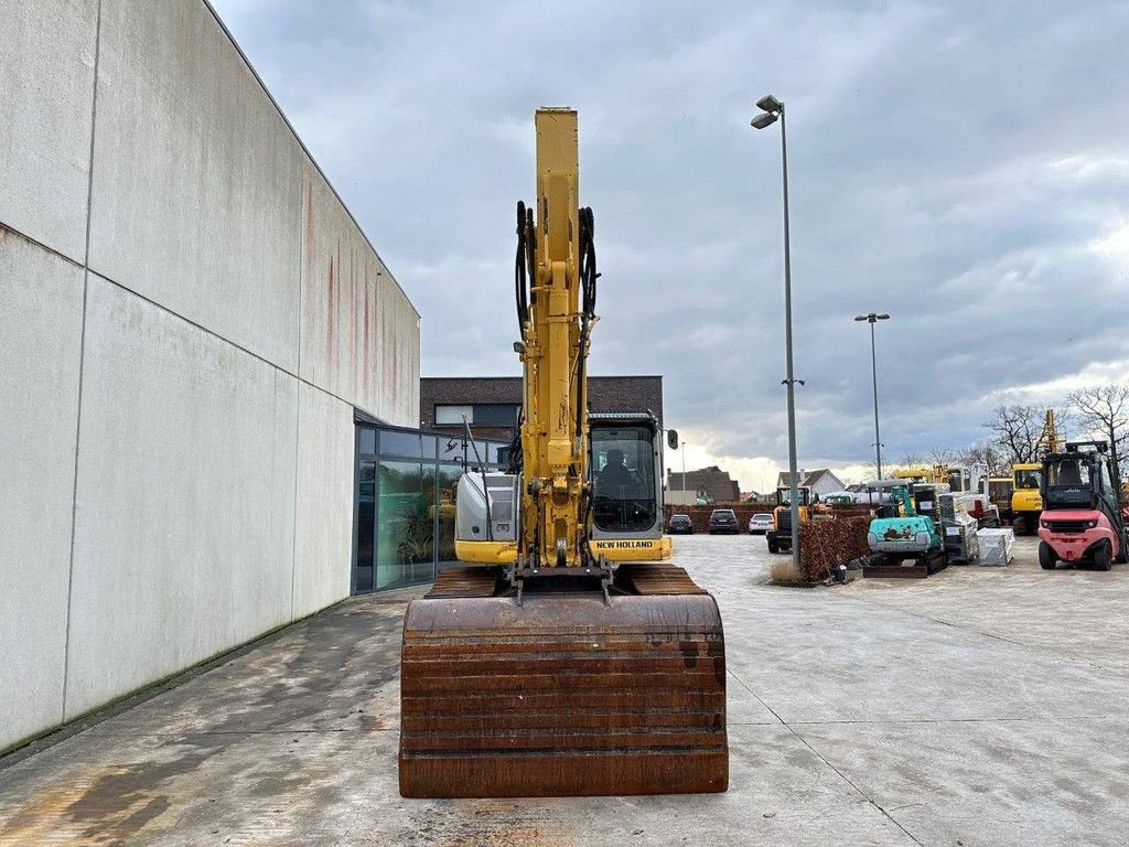 Kettenbagger del tipo New Holland Kobelco E235BSR-2, Gebrauchtmaschine en Antwerpen (Imagen 2)