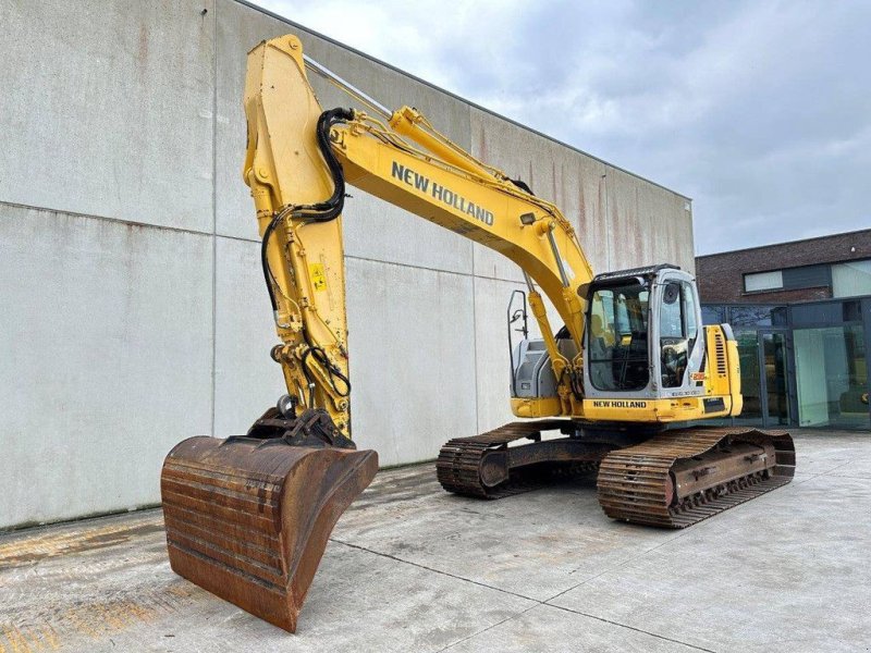 Kettenbagger van het type New Holland Kobelco E235BSR-2, Gebrauchtmaschine in Antwerpen (Foto 1)