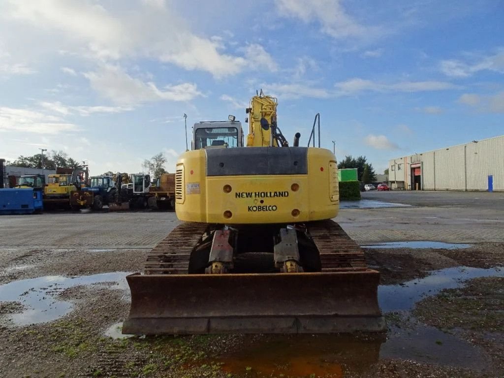 Kettenbagger van het type New Holland Kobelco E235SR-1ES, Gebrauchtmaschine in Zutphen (Foto 8)