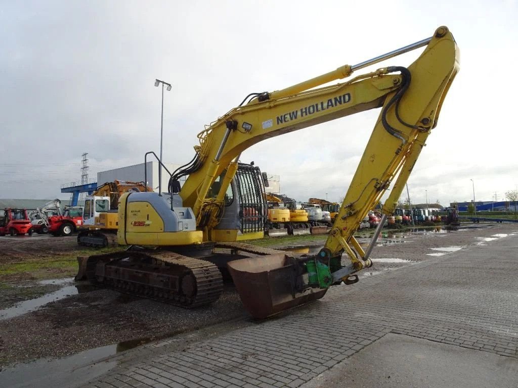 Kettenbagger van het type New Holland Kobelco E235SR-1ES, Gebrauchtmaschine in Zutphen (Foto 2)