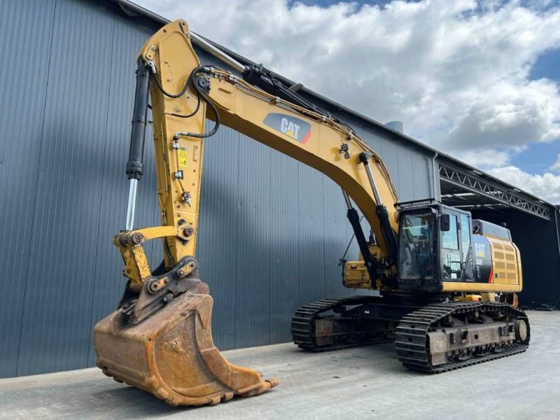 Kettenbagger от тип Sonstige Cat 352F XE - New Original Chains & Pads, Gebrauchtmaschine в Venlo (Снимка 1)