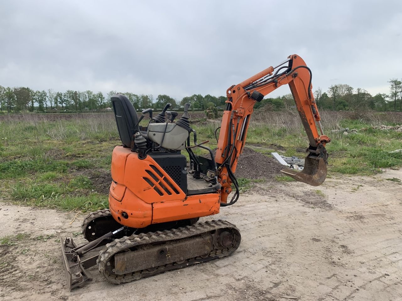 Kettenbagger typu Sonstige Nee holland kobelco .., Gebrauchtmaschine v Veessen (Obrázek 2)