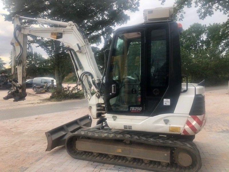 Kettenbagger des Typs Takeuchi TB 250, Gebrauchtmaschine in Lunteren (Bild 1)