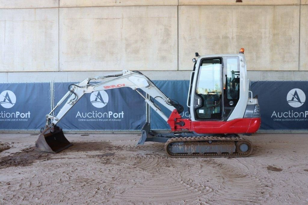 Kettenbagger typu Takeuchi TB235, Gebrauchtmaschine v Antwerpen (Obrázok 2)