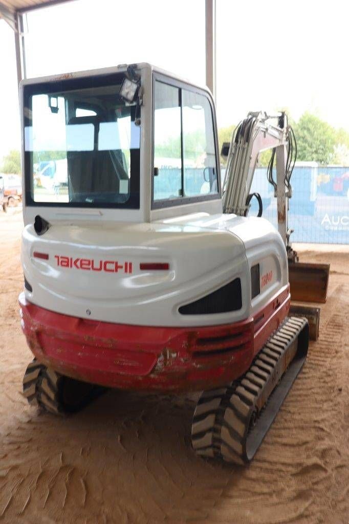 Kettenbagger del tipo Takeuchi TB240, Gebrauchtmaschine en Antwerpen (Imagen 5)