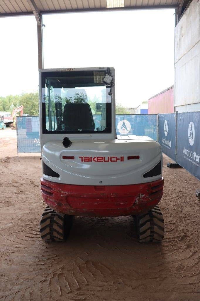 Kettenbagger del tipo Takeuchi TB240, Gebrauchtmaschine en Antwerpen (Imagen 4)