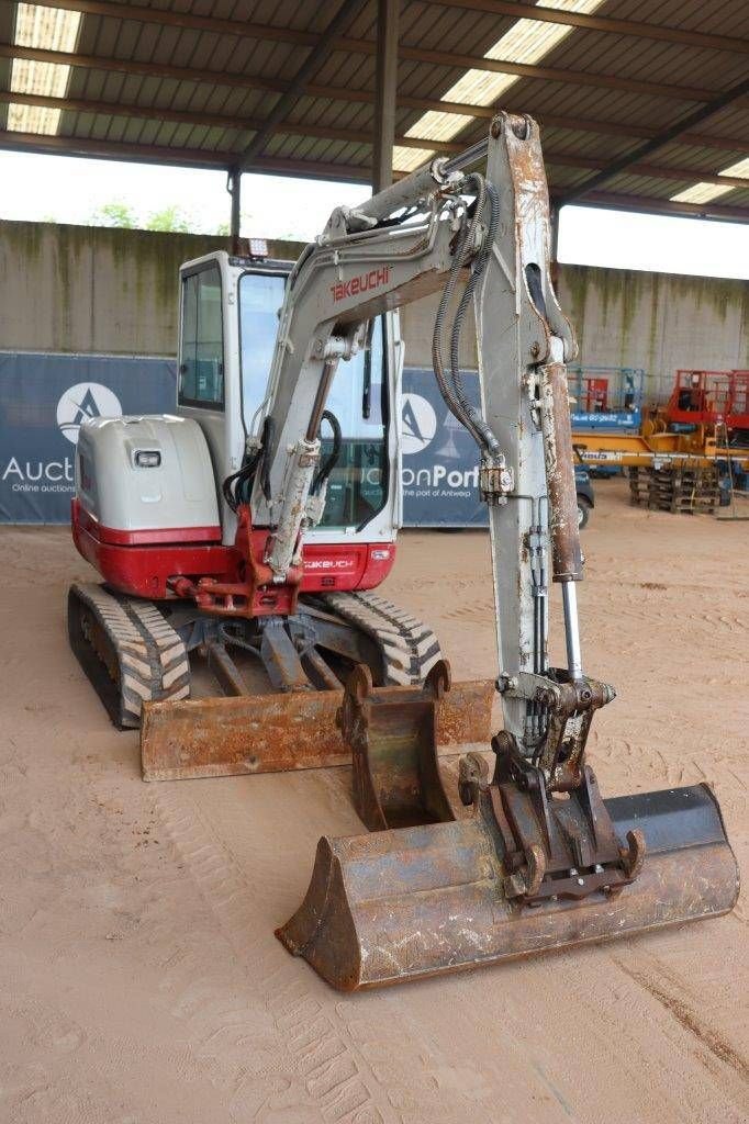 Kettenbagger del tipo Takeuchi TB240, Gebrauchtmaschine en Antwerpen (Imagen 7)