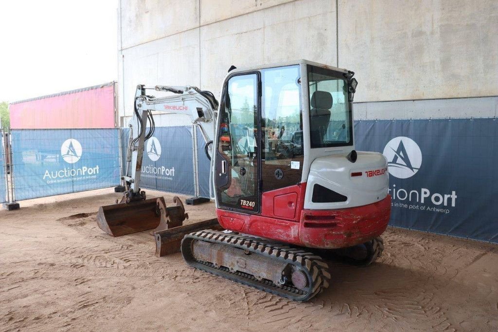 Kettenbagger van het type Takeuchi TB240, Gebrauchtmaschine in Antwerpen (Foto 3)