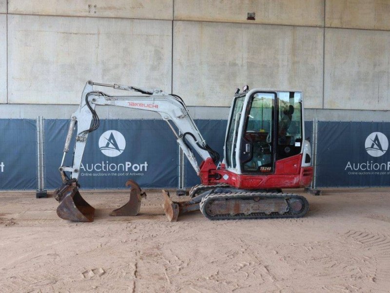 Kettenbagger του τύπου Takeuchi TB240, Gebrauchtmaschine σε Antwerpen (Φωτογραφία 1)