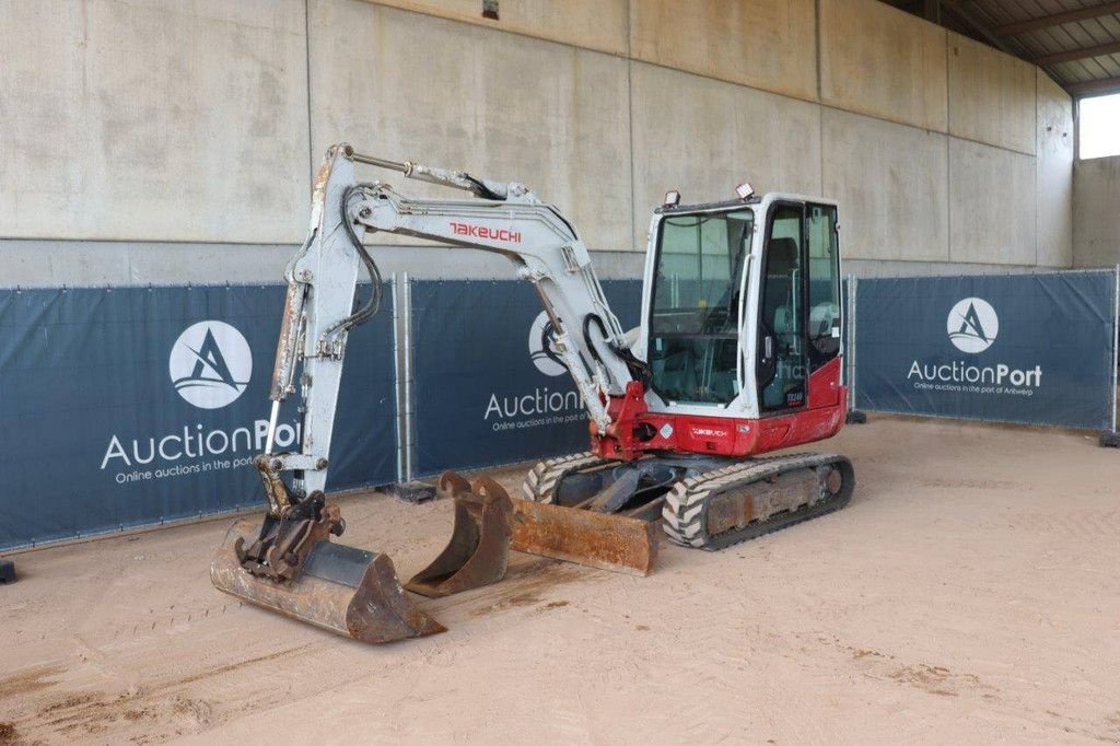 Kettenbagger del tipo Takeuchi TB240, Gebrauchtmaschine en Antwerpen (Imagen 9)