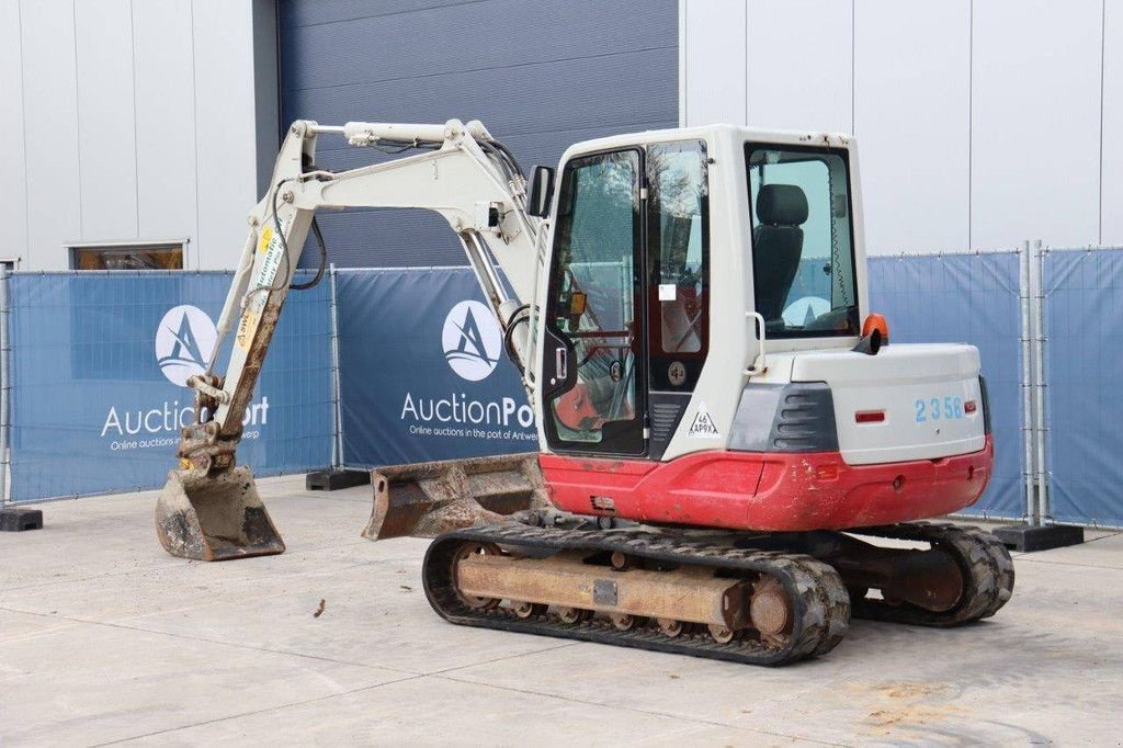 Kettenbagger du type Takeuchi TB250, Gebrauchtmaschine en Antwerpen (Photo 4)