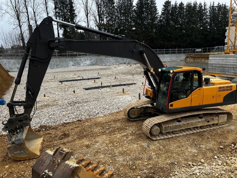 Kettenbagger типа Volvo EC 240, Gebrauchtmaschine в Orpund (Фотография 1)