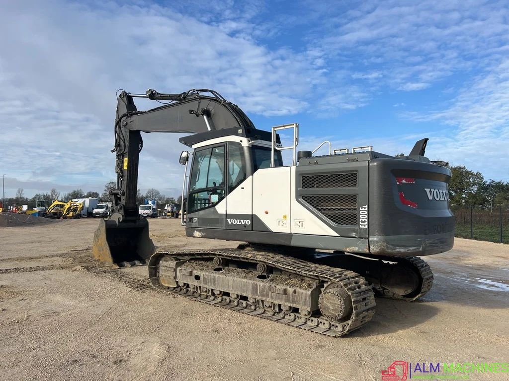 Kettenbagger of the type Volvo EC 300 EL, Gebrauchtmaschine in LAARNE (Picture 2)