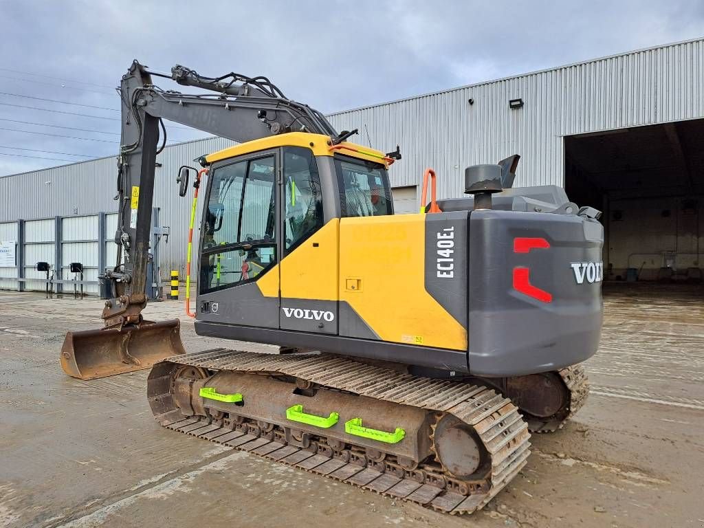 Kettenbagger van het type Volvo EC140EL (2 pieces available), Gebrauchtmaschine in Stabroek (Foto 2)