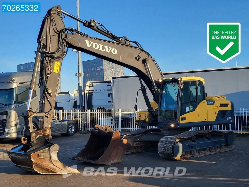 Kettenbagger Türe ait Volvo EC220 D L 9999 2 BUCKETS, Gebrauchtmaschine içinde Veghel (resim 1)