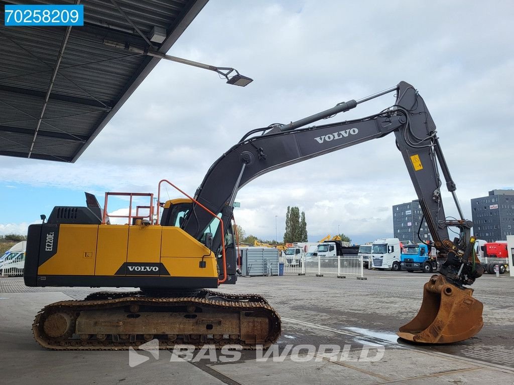 Kettenbagger du type Volvo EC220 E L EC220EL, Gebrauchtmaschine en Veghel (Photo 5)