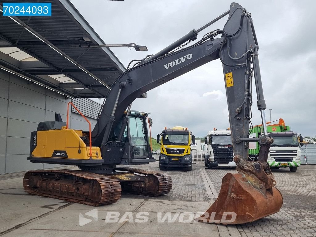 Kettenbagger of the type Volvo EC220 E L, Gebrauchtmaschine in Veghel (Picture 3)