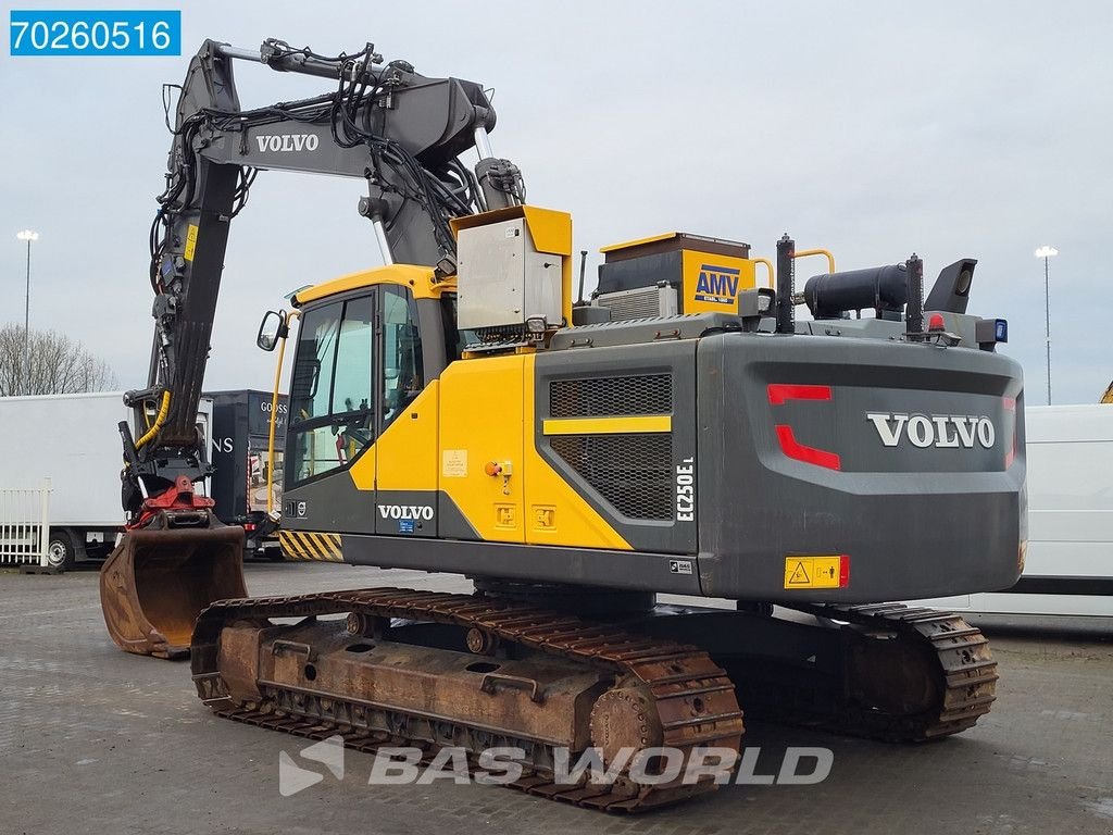 Kettenbagger van het type Volvo EC250 E L AMV DRILLING SYSTEM - REMOTE CONTROLED, Gebrauchtmaschine in Veghel (Foto 3)