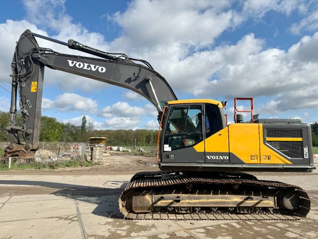 Kettenbagger of the type Volvo EC250EL - Hamer Lines / Quick Coupler, Gebrauchtmaschine in Veldhoven (Picture 1)