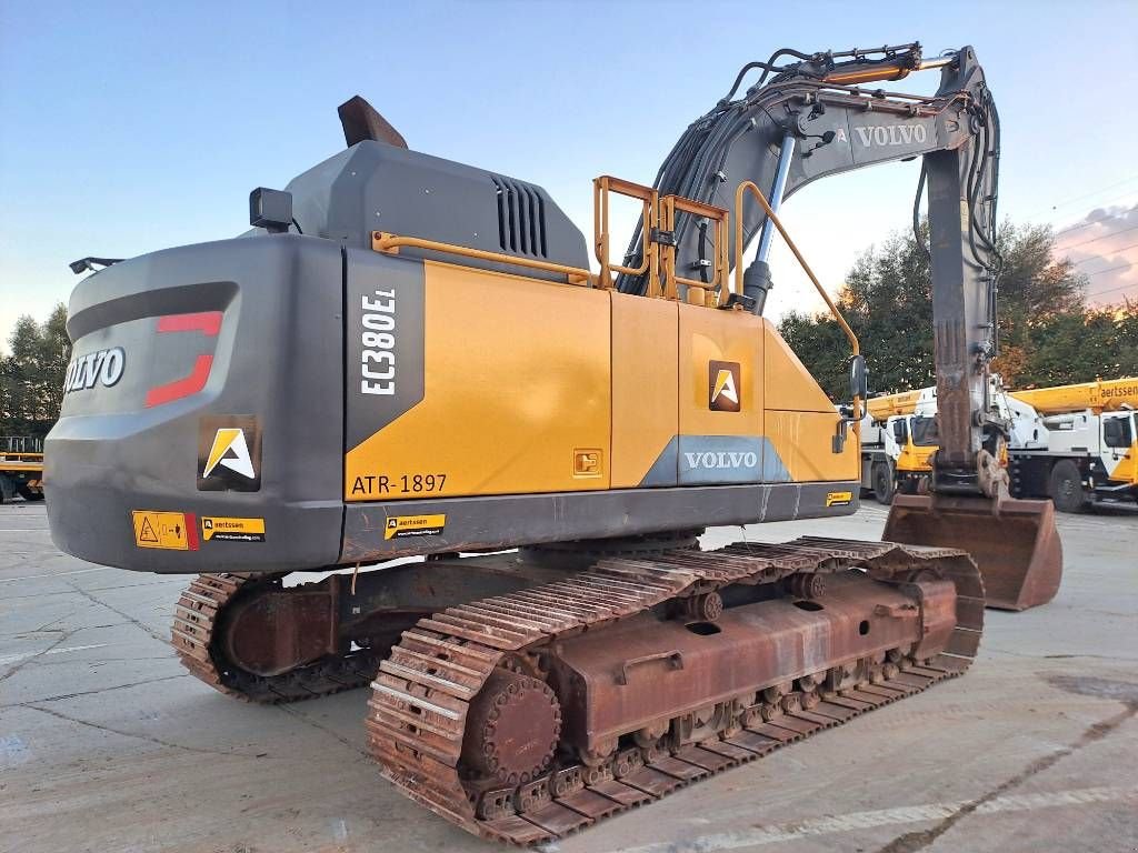 Kettenbagger des Typs Volvo EC380EL, Gebrauchtmaschine in Stabroek (Bild 4)