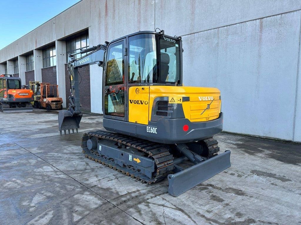 Kettenbagger typu Volvo EC60C, Gebrauchtmaschine v Antwerpen (Obrázek 7)